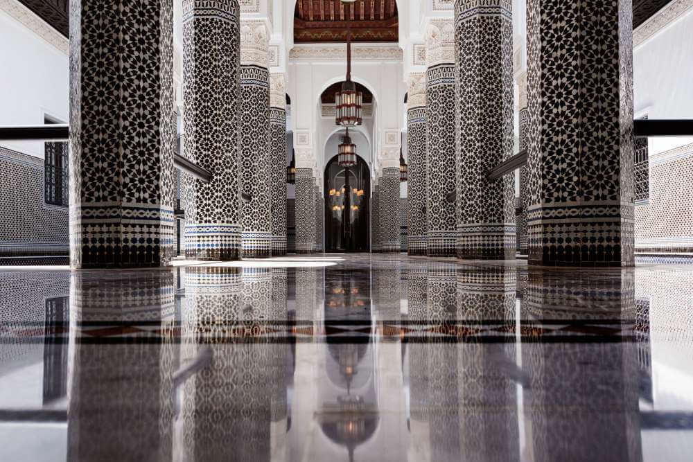 Slika hodnika u hotelu La Mamounia u Maroku